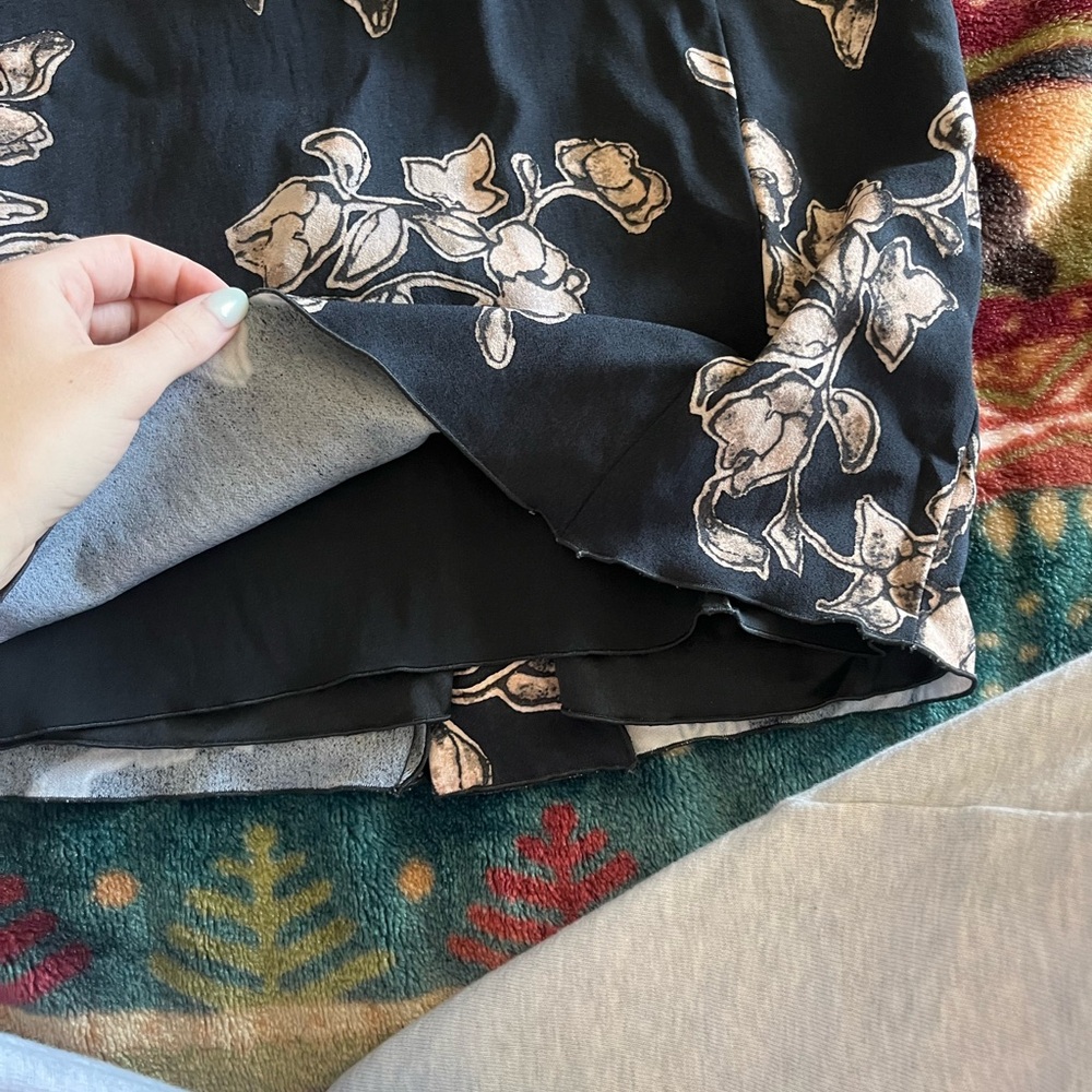 Marc Jacobs Business Casual Floral Cream and Black Midi Skirt - Picture 2 of 4